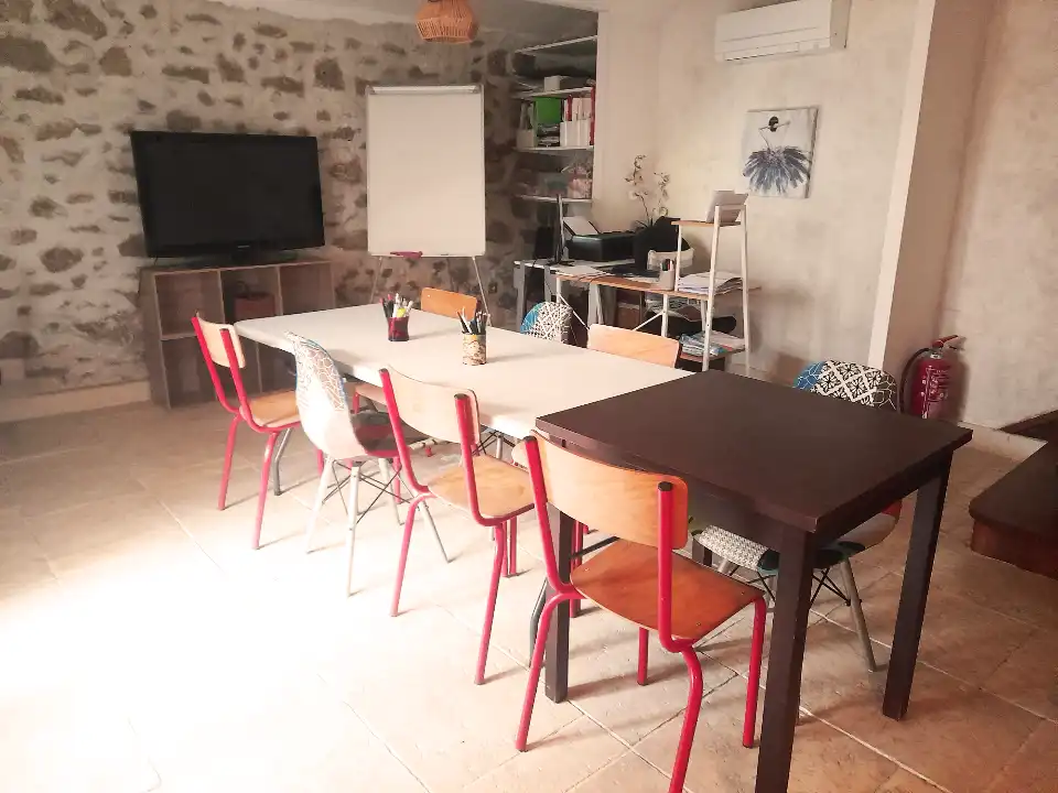 Salle de formation conviviale et équipée de MissionFormation à Argelès-sur-Mer.